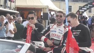 <p>Das Toyota-Trio Kobayasi-Lopez-Conway, hier bei der Fahrerparade in Le Mans</p>