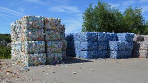 <p>Noch werden die PMK-Abfälle in St.Vith zu Ballen gepresst. Bald übernehmen halb-automatisierte Sortierzentren die Arbeit.</p>