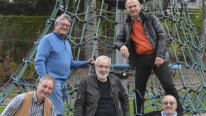 <p>Das Repertoire der lovers@löressen umfasst etwa 30 Titel, alle in Eifeler Platt im rockigen Stil.</p>