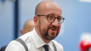 <p>Premier Charles Michel trifft zum EU-Gipfel ein. Zentrales Thema ist die Besetzung von Brüsseler Spitzenposten für die nächsten Jahre. Dabei soll selbst sein Name gefallen sein. Eine Entscheidung ließ am Abend auf sich warten.</p>