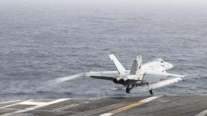 <p>Ein F/A-18E Super Hornet Kampflugzeug startet vom Deck des Flugzeugträgers der Nimitz-Klasse Abraham Lincoln (CVN 72). Der Iran hat die Vereinten Nationen über die angebliche Verletzung seines Luftraums am Persischen Golf durch eine US-Drohne informiert.</p>