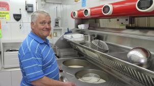 <p>Francis Rocks weiß: Fritten müssen bei den richtigen Temperaturen im richtigen Fett baden, um außen kross und innen fluffig zu werden.</p>