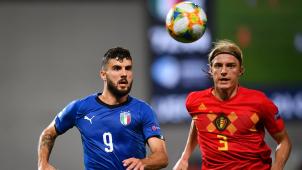 <p>Sebastiaan Bornauw (r.) in Aktion gegen den Italiener Patrick Cutrone aus Italien.</p>