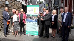 <p>Gruppenbild mit den Stargästen Heino und Hannelore: Die Monschau Festival gGmbH und ihre Sponsoren stellten das komplette Programm für das Monschau Festival vom 16. bis 25. August vor.</p>