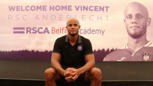 <p>Vincent Kompany bei der Pressekonferenz anlässlich seiner offziellen Vorstellung</p>
