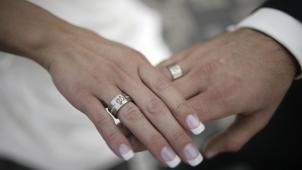 <p>Brautpaare können nun die standesamtliche Trauung persönlich gestalten.</p>