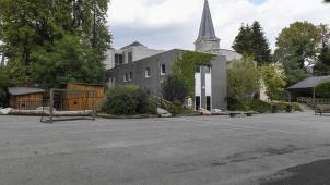 <p>Blick auf den Schulhof in Kettenis</p>