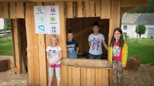 <p>Die Kinder haben sichtlich Spaß auf dem neuen Spielplatz.</p>