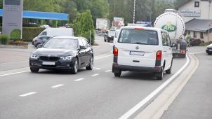 <p>Täglich quälen sich rund 11.000 Fahrzeuge, darunter viele Lkw über die N 62 durch die Ortschaften Grüfflingen, Oudler und Dürler, doch die geplante Umgehungsstraße lässt schon seit vielen Jahren auf sich warten.</p>