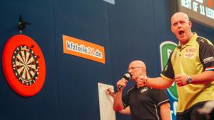 <p>Beim German Darts Masters stehen an zwei Tagen die besten Spieler der Welt auf dem Podium in der LanxessArena, hierunter auch der aktuelle Weltranglistenerste und amtierende Weltmeister Michael van Gerwen aus den Niederlanden.</p>