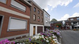 <p>Noch hängt das Verkaufsschild im Fenster. Der Gemeinderat hat aber grünes Licht gegeben zum Ankauf des Hauses (nr. 4) am Kirchplatz durch die Gemeinde.</p>