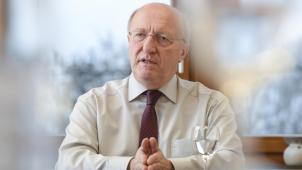 <p>Emil Dannemark wird der Titel des Ehrenbürgermeisters der Gemeinde Bütgenbach angetragen.</p>