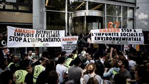 <p>Protestaktionen gegen Amazon in Paris: Der schwerreiche Konzern hat nicht nur Fans.</p>