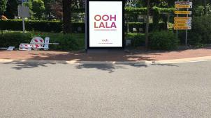 <p>Über die Sinnhaftigkeit solcher Plakatvitrinen (hier eine nicht ganz maßstabgetreue Simulation für den Standort am Bütgenbacher Marktplatz) konnte im Gemeinderat keine Einigkeit erzielt werden.</p>