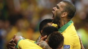<p>Dani Alves (r.) und die Selecao können auch ohne Neymar feiern.</p>