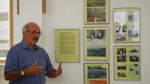 <p>Klaus-Dieter Klauser führte die Gäste der Vernissage zur neuen Ausstellung im ZVS-Museum durch die wechselhafte Geschichte der Ostkantone.</p>