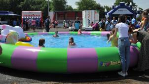 <p>Bei sommerlichen Temperaturen tut eine Abkühlung ganz gut. Bild: Helmut Thönnissen</p>