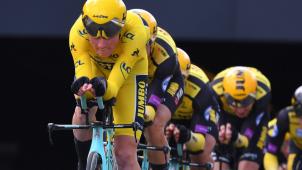 <p>Angeführt von Mike Teunissen, dem Träger des Gelben Trikots, entschied Jumbo-Visma das Mannschaftszeitfahren zu seinen Gunsten.</p>