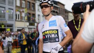 <p>Wout Van Aert fährt weiterhin im Weißen Trikot des besten jungen Fahrers.</p>