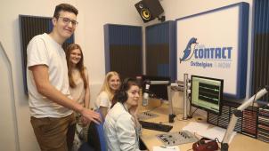 <p>Fabius Leibrock, Céleste Faymonville, Laura Martens und Ann-Katrin Müller (v. l.) im Studio von Radio Contact.</p>