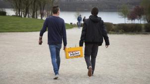 <p>Eine Erhöhung der Mindestaltersgrenze könnte dazu führen, dass Jugendliche erst später in ihrer Jugendzeit mit dem Konsum von Alkohol experimentieren, denkt Gesundheitsminister Antonios Antoniadis.</p>