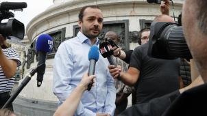 <p>Er sei um 8.24 Uhr gestorben, sagte sein Neffe François Lambert französischen Medien.</p>