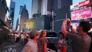 <p>Die berühmten Bildschirme am Times Square blieben aufgrund eines Stromausfall schwarz.</p>