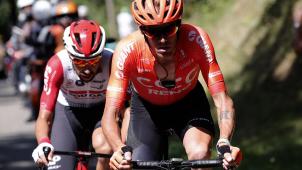 <p>Alessandro De Marchi (vorne) hatte noch am Samstag mit Thomas De Gendt um den Etappensieg gekämpft.</p>