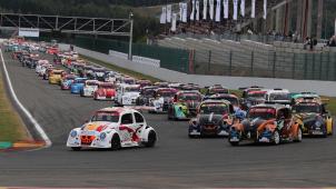 <p>Käfer soweit das Auge reicht: Auf der Rennstrecke ging es eng zu.</p>