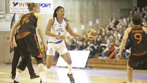 <p>Celeste Trahan-Davis (rechts) wartet auf einen belgischen Pass, um den „Belgian Cats“ bei ihren ehrgeizigen Projekten zu helfen.</p>