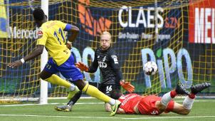 <p>Boli (l.) machte ein gutes Spiel für Sint-Truiden. Bei Standard Lüttich verhinderte Bodart mehrfach Schlimmeres.</p>