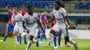 <p>Dieumerci Mbokani feiert seinen entscheidenden gegen Viktoria Pilsen.</p>