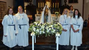 <p>Zu einer beeindruckenden Glaubensdemonstration in der stimmungsvollen Atmosphäre der Kreuzweganlage in Neundorf entwickelte sich die traditionelle Lichterprozession am Abend des Marienfestes.</p>