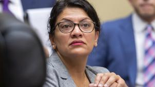 <p>Nachdem Israel den demokratischen US-Abgeordneten Rashida Tlaib (Foto) und Ilhan Omar die Einreise verboten und damit scharfe Kritik auf sich gezogen hat, lässt das Land Tlaib nun zu einem Besuch ihrer Familie in das besetzte Westjordanland.</p>