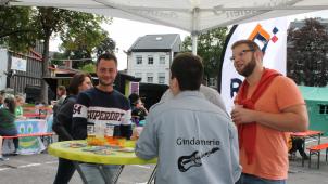 <p>Gute Laune bei den Besuchern: Vom Wetter ließ sich am Donnerstag keiner die Laune verderben.</p>