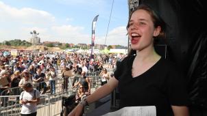 <p>Diese Aufnahme zeigt Anuna De Wever im Mai bei einer Protestaktion in Brüssel – damals ging alles friedlich zu. Ganz anders gestaltete sich die Situation beim diesjährigen Pukkelpop-Festival.</p>