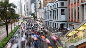 <p>Also doch wieder so eine Art Regenschirm-Revolte? So wurde Hongkongs nicht so erfolgreiche Demokratiebewegung vor fünf Jahren genannt.</p>