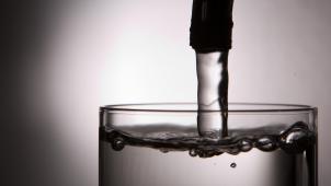 <p>Auch im Trinkwasser befindet sich Mikroplastik.</p>