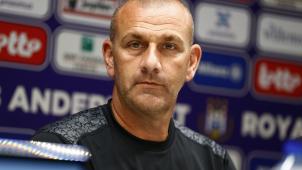 <p>Simon Davies ging mit breiter Brust voraus: „Wir sind Anderlecht“.</p>