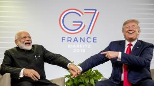 <p>Narendra Modi, Premierminister von Indien, und Donald Trump, Präsident der USA, reichen sich vor bilateraler Gespräche im Rahmen des G7-Gipfels die Hand.</p>