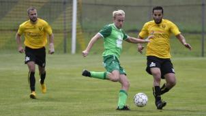 <p>Kelmis´ Romain Schnitzler (l.)</p>