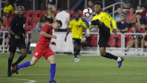 <p>Tyreek Magee (r.) unterschreibt bei der AS Eupen</p>