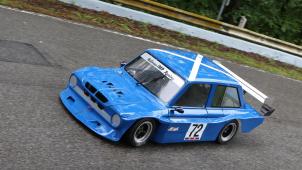 <p>Motorsport-Urgestein Heinz Pfeiffer in seinem Hillmann IMP von 1977.</p>