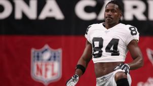 <p>Antonio Brown droht der nächste Skandal. Nach seinem umstrittenen Wechsel zu den Patriots muss sich der Receiver wegen angeblicher Vergewaltigung erklären.</p>
