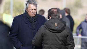 <p>Herman Van Holsbeeck (l., mit Mogi Bayat) muss sich wohl vor einem Untersuchungsrichter verantworten.</p>