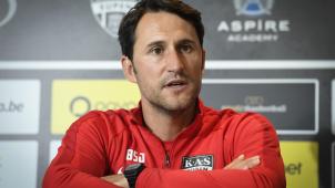 <p>AS-Trainer Benat San José bei der Pressekonferenz der AS Eupen am Freitagmorgen.</p>