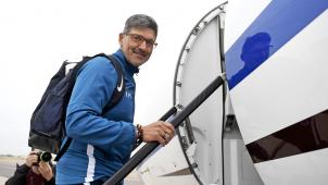 <p>Auf ins Abenteuer: Felice Mazzu beim Abflug in Richtung Salzburg.</p>