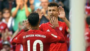 <p>Bayerns Ivan Perisic (r) jubelt mit Philippe Coutinho über seinen Treffer zum 4:0.</p>