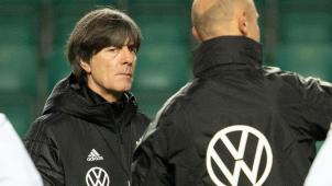 <p>Trainiert seit 2006 die deutsche Nationalmannschaft: Joachim Löw.</p>