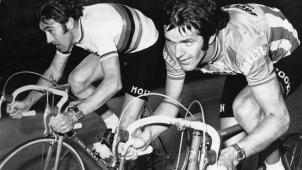 <p>Eddy Merckx (links) und Roger De Vlaeminck 1974 Seite an Seite: Derzeit befinden sich beide Radsport-Champions im Krankenhaus</p>